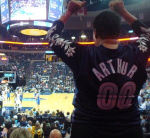 Grizzlies fan wearing Darrell Arthur jersey